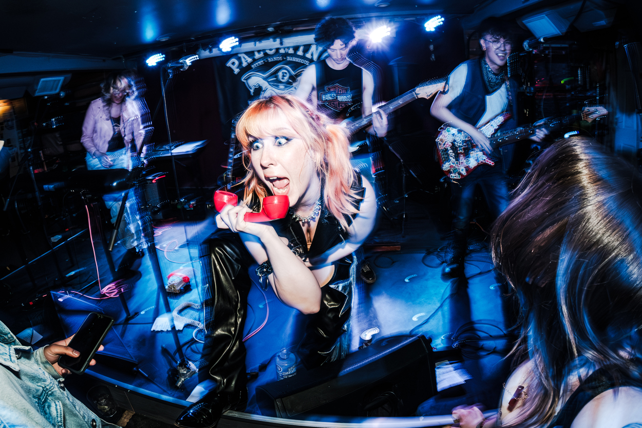 CN_SHYFRIEND_Julie-Olive-artist-image_web